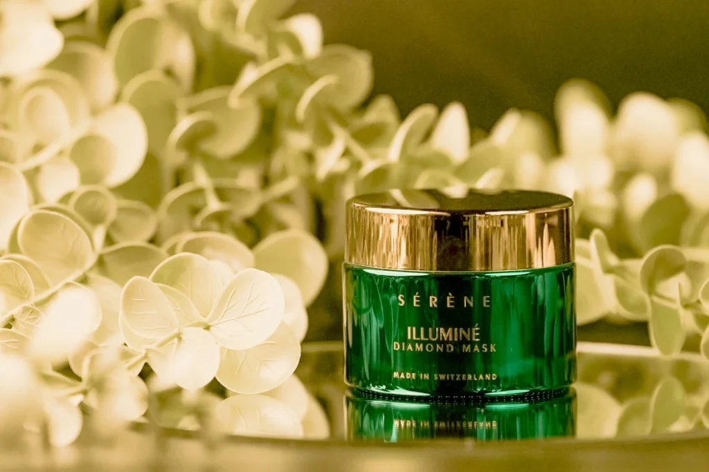 Green diamond mask on reflective surface